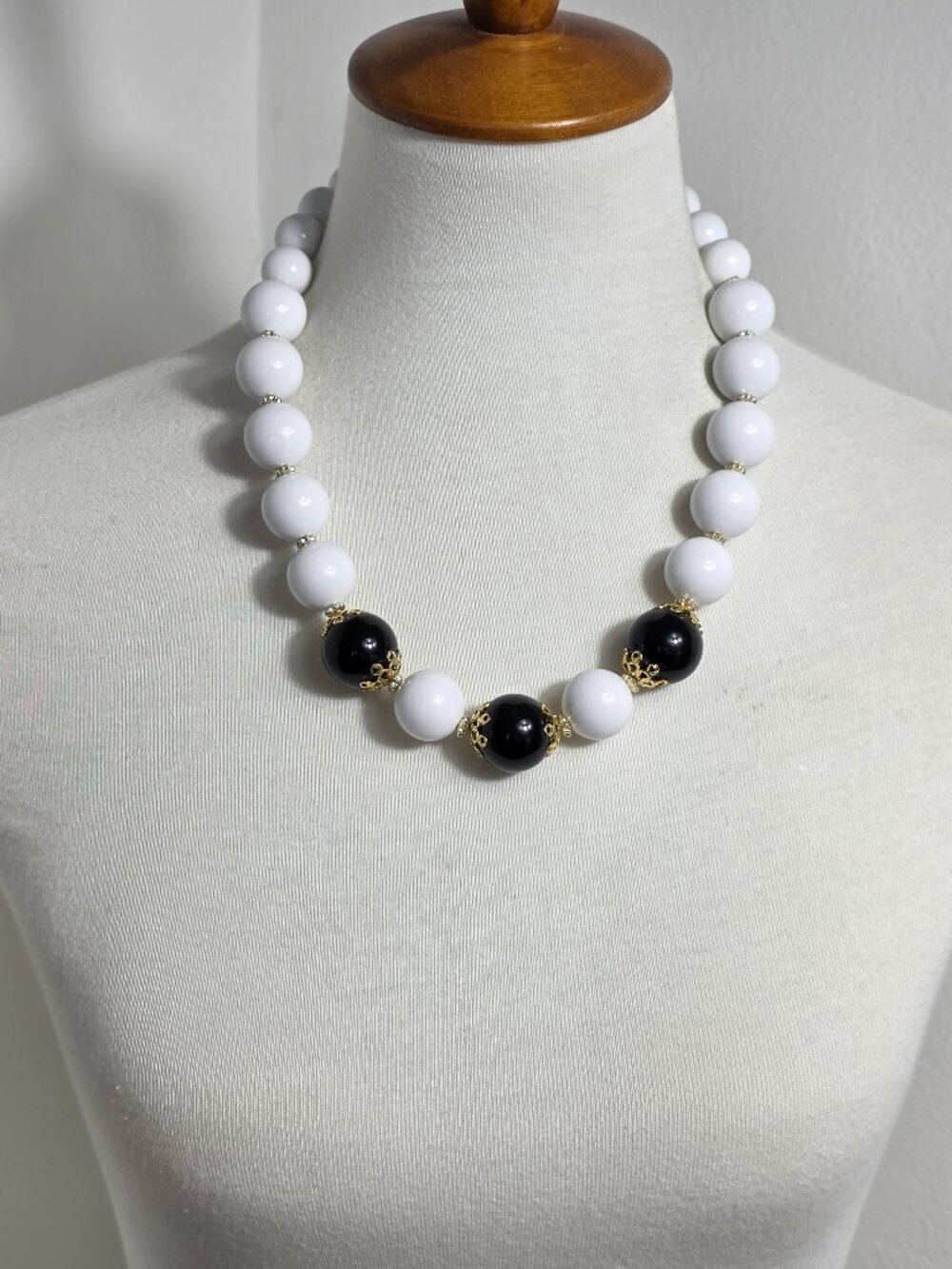 Vintage Black & White Chunky Beaded Necklace Gold Filigree Bead Caps